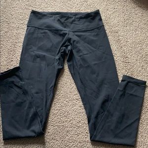 Black Wunder Under Lululemon 7/8th leggings (6)